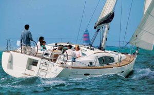 A Benetaeu Oceanis 40 underway. Image courtesey & with permission of Beneteau S.A.