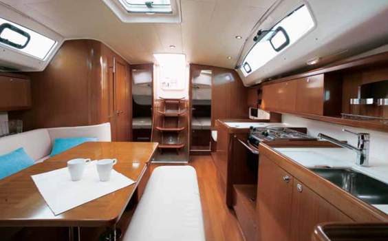 The spacious Beneteau Oceanis 40 main cabin. Image courtesey & with permission of Chantiers Jeanneau S.A.