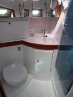 The main cabin toilet/wc/shower room (heads) of the Beneteau Oceanis 43 sailing yacht. Image courtesey & with permission of Chantiers Jeanneau S.A.