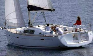 A Benetaeu Oceanis 43 underway. Image courtesey & with permission of Beneteau S.A.