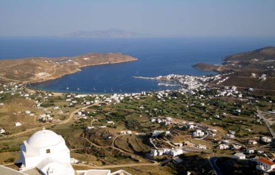 Sailing holiday locations in Greece: Looking down from the chora at Livádhi and Órmos Livádhiou. Nísos Sérifos
