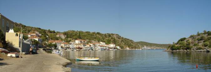 The quiet and sheltered ‘fjord’ at Yérakas. A beautiful and quiet sailing holiday location