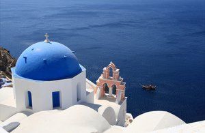 The picturesque island of Santorini (Thíra) in the Greek Cyclades islands