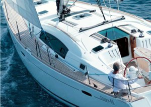 A Benetaeu Oceanis 43 underway. Image courtesey & with permission of Beneteau S.A.